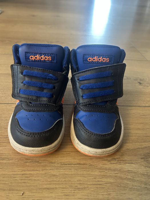 Adidas copii marimea 22 in stare excelenta