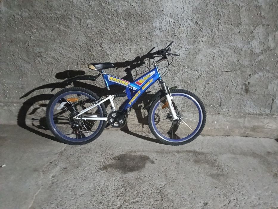 Bicicleta este în tro stare Bună e a proape nouă