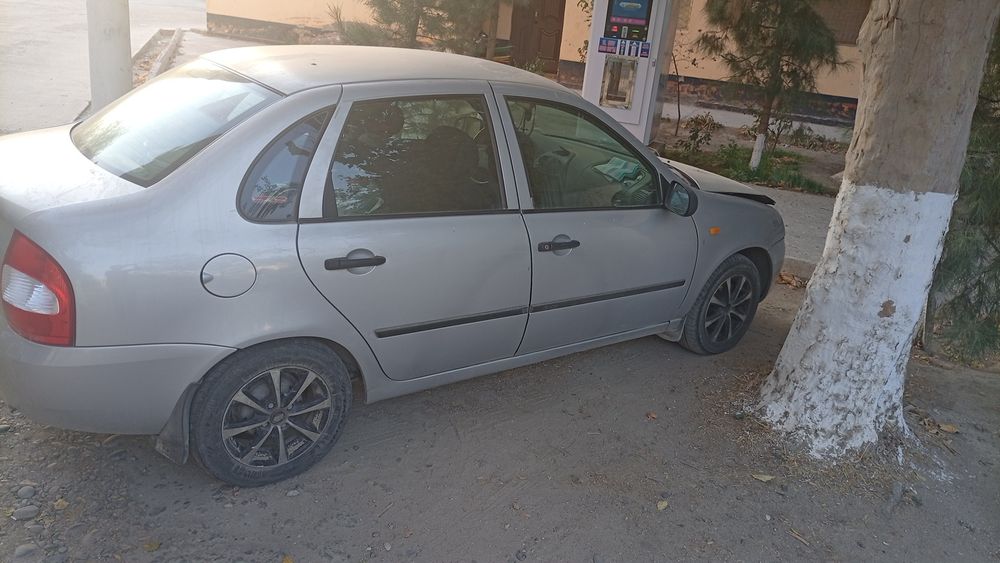 Срочно продаю машину Лада калина