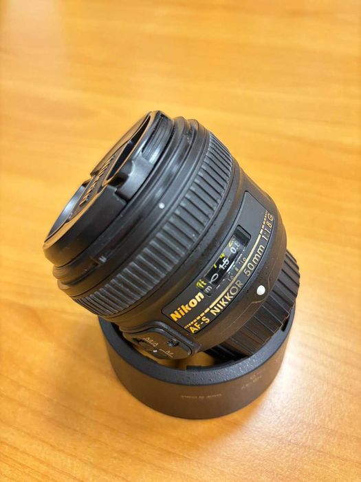 Обектив Nikkor 50 mm 1.8G; увеличителни филтри; светкавици; GoPro Hero 4