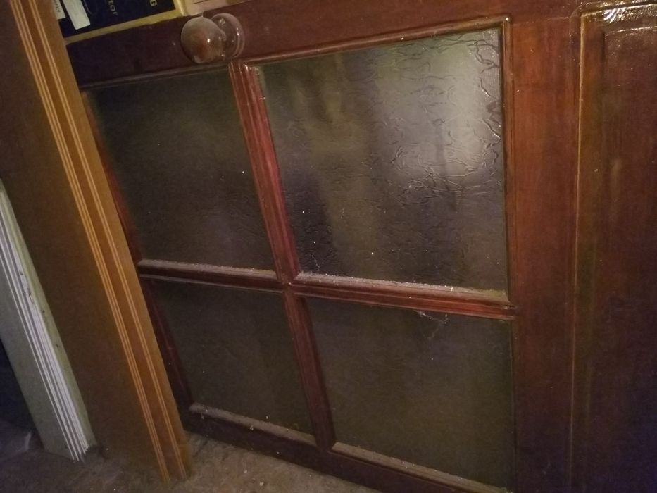 Плъзгаща врата подходящ за преграждане на различни температури разлики