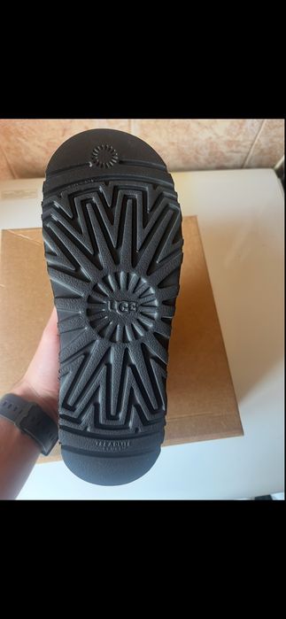 Ugg Lowmel mărimea  38
