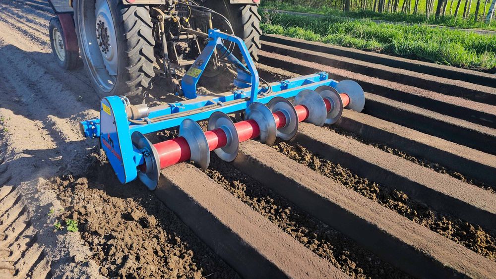 Лехообразовател два или четири реда.