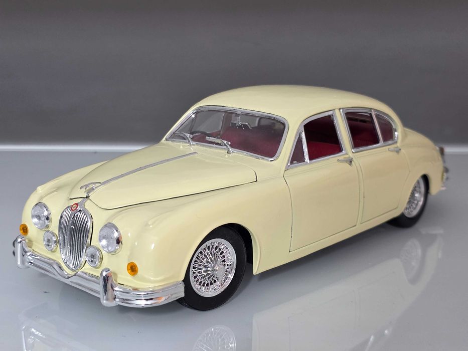 Macheta Auto 1/18 Maisto Jaguar Mark II 1959