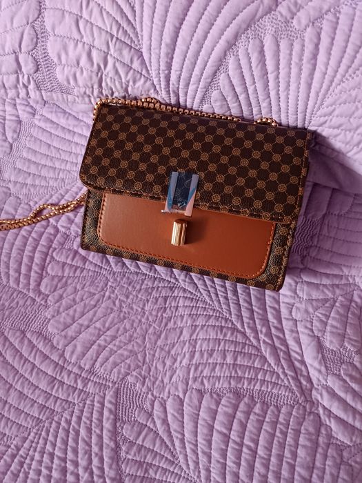 Небольшая стильная сумочка