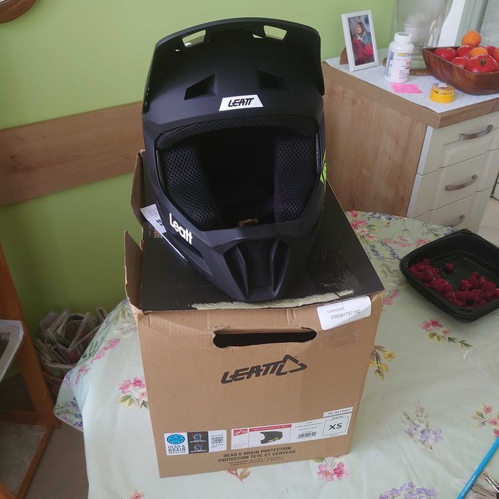 Leatt Junior XS full-face детска каска