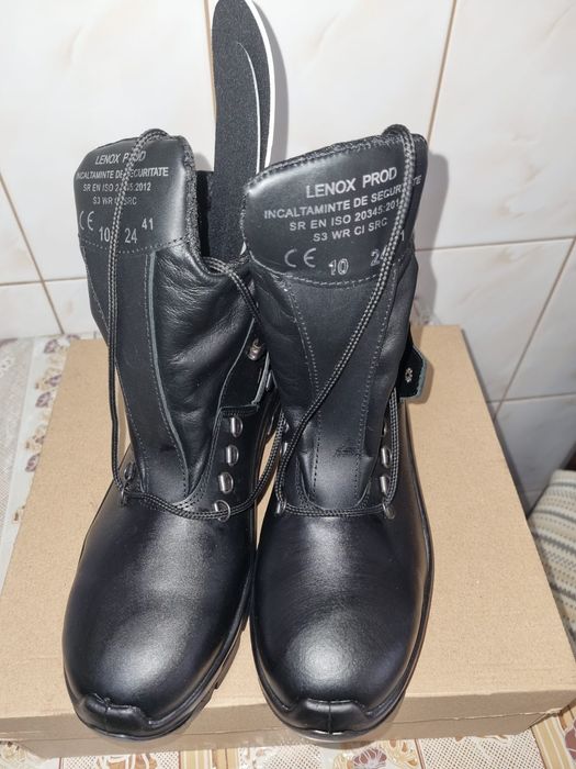 Vând bocanci nr. 41 noi