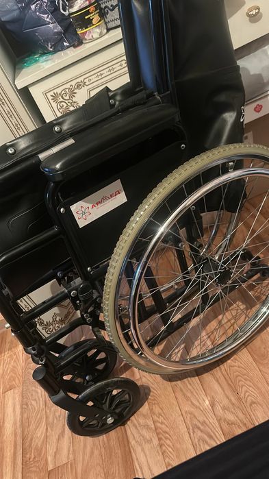 Продам  инвалидную коляску