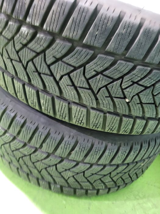 2 бр зимни 205/50/17 Dunlop