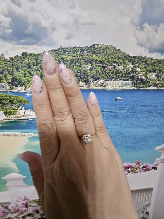 Продам кольцо с бриллиантами