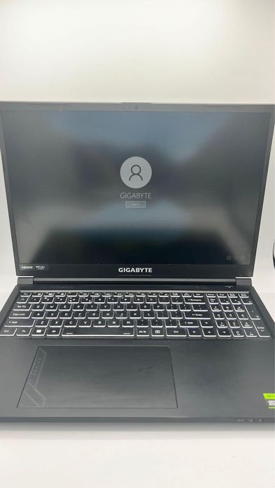 Vand sau schimb Laptop ultra gaining cu iPhone 17 Pro