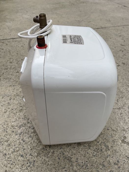 Бойлер Аристон почти нов