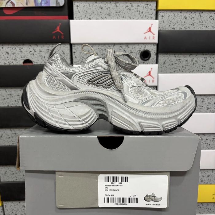 Balenciaga 10XL.