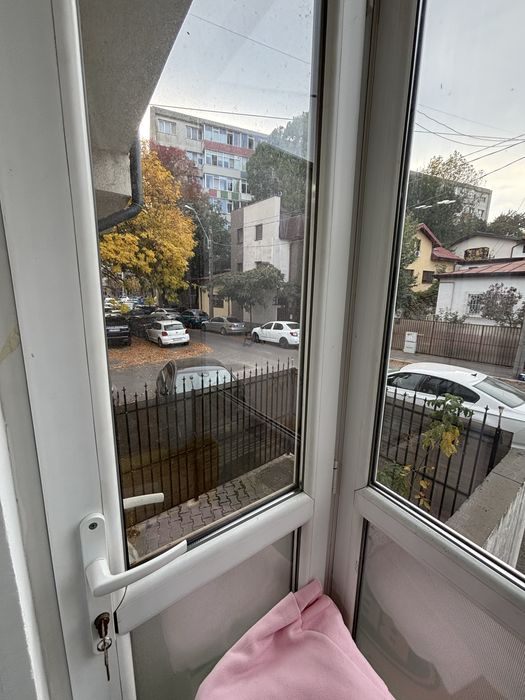 Inchiriere Apartament 2 camere, mobilat și utilat complet, centrala, curte proprie – metrou 1 Mai