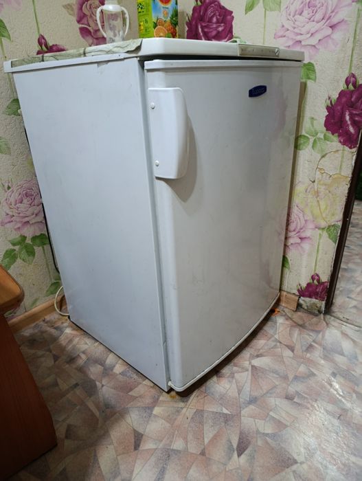 Продам морозилку .