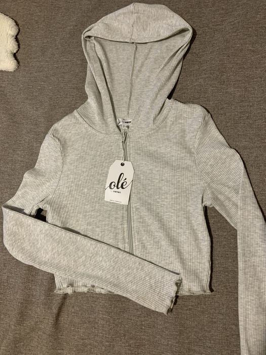 обтягивающая кофта на замке