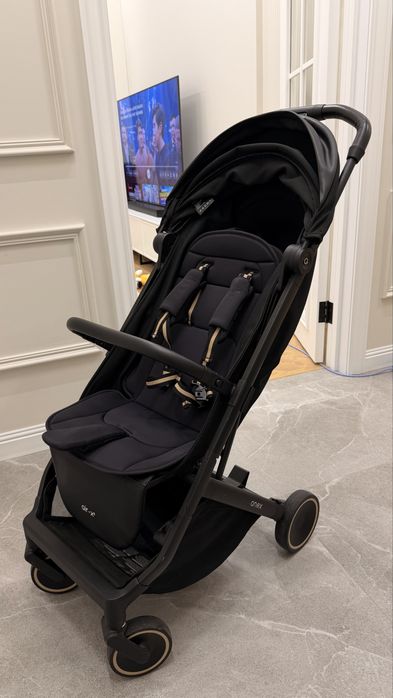Продам коляску anex air-x2