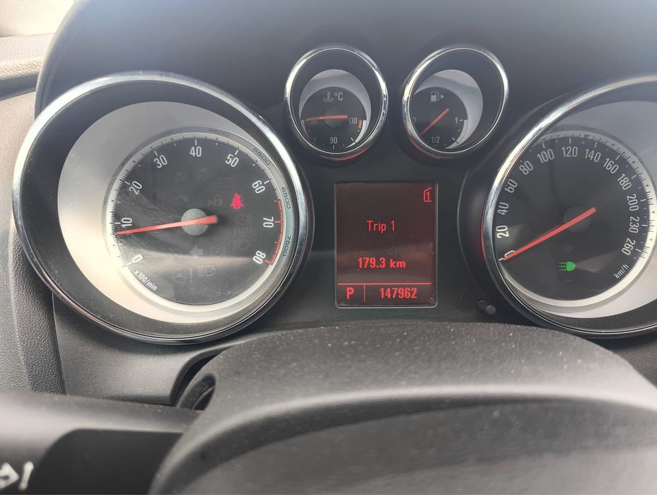 Opel Astra J 2011