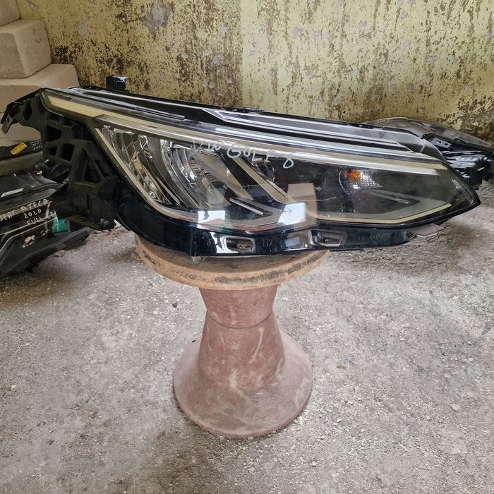 VW GOLF 8  LED 2020 ляв и десен фар