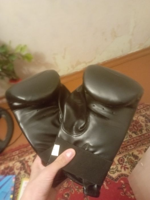 Продам боксёрские перчатки.
