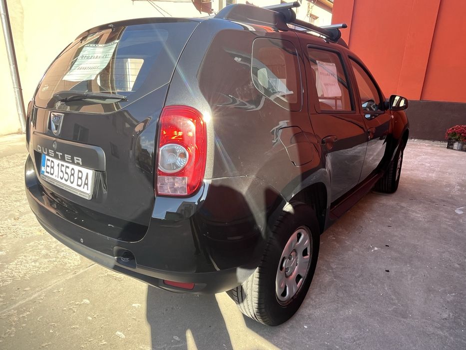 Дачия Дъстър СУВ 4x4 2013 г с комплект летни и зимни гуми