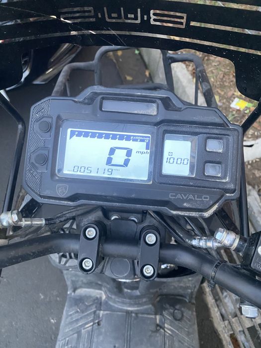 Skuter sotiladi Tank cavalo