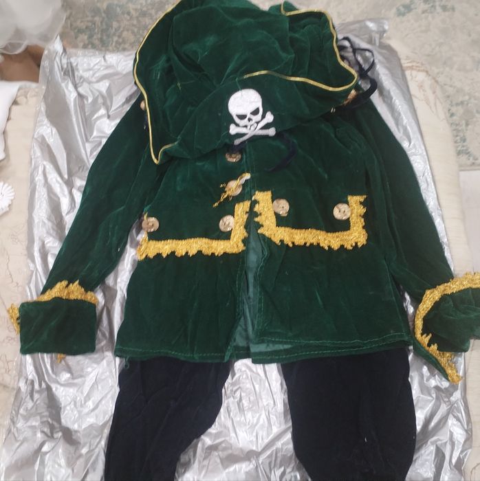 Продам новогодние костюмы