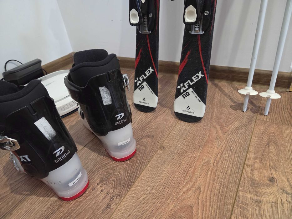 Детски ски,щеки и скиобувки.