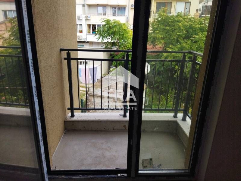 Продава се Тристаен апартамент в Варна, Център - 84 кв.м за 2453 €/кв.м - Снимка #2