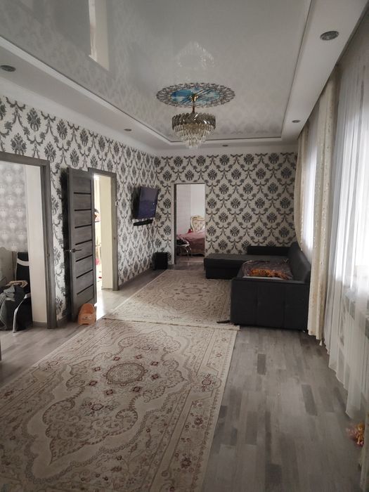 Продам два дома один двор.