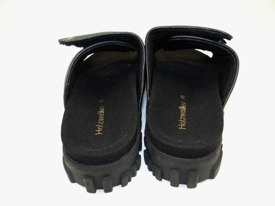 Чехли  Holzweiler