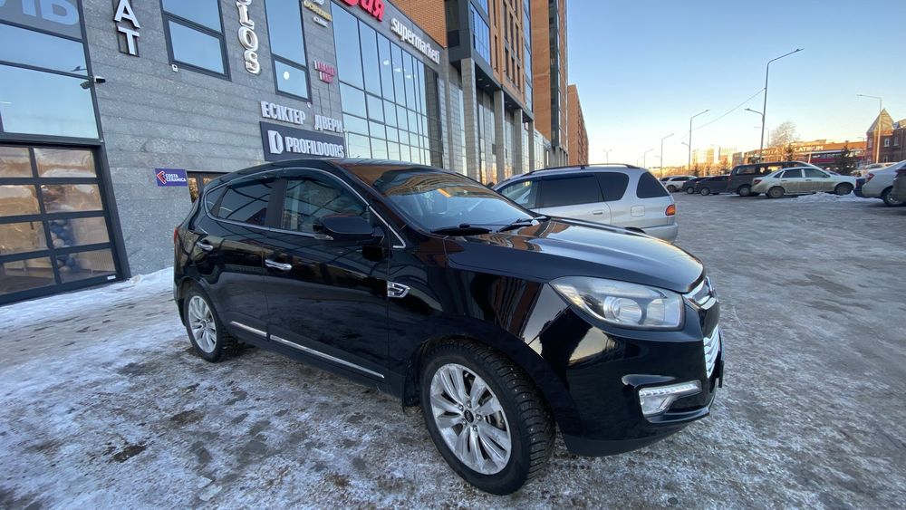 Автомобиль кроссовер