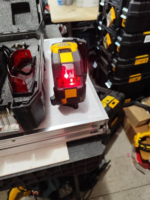 Лазерен нивелир Девалт DeWALT DCE088R 100% оригинал