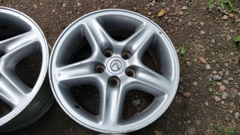 Комплект оригинальных дисков R16. Lexus. Toyota