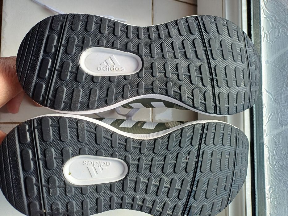 Маратонки Адидас 36,5