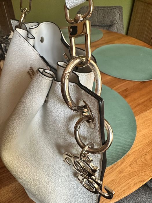 Дамска Бяла чанта Guess