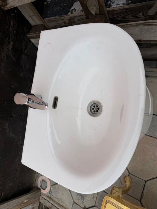 Раковина с зеркалом комплект