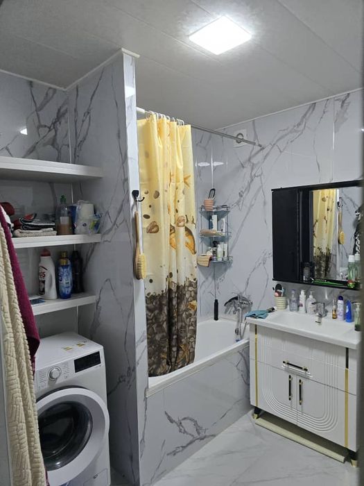 Продам 2х комнотную квартиру на 1-вом этаже с подвалом и трассой.