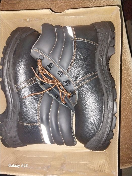 Продам ботинки летние 43 размер