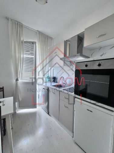 Дава се под наем Тристаен апартамент в Варна, Окръжна болница - 90 кв.м за 714 € - Снимка #1