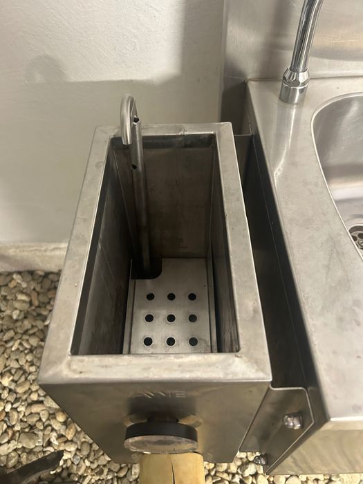 Vând chiuvetă inox carmangerie