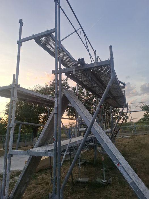Vând schela metalica  Altrad