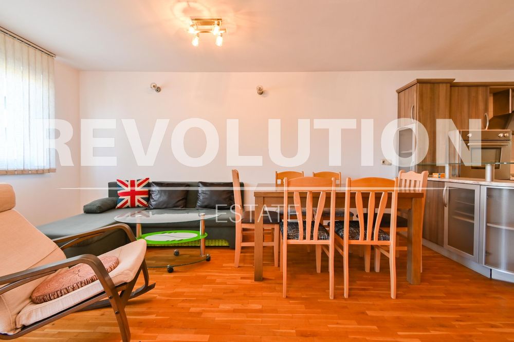 Дава се под наем Тристаен апартамент в София, Оборище - 140 кв.м за 800 € - Снимка #1