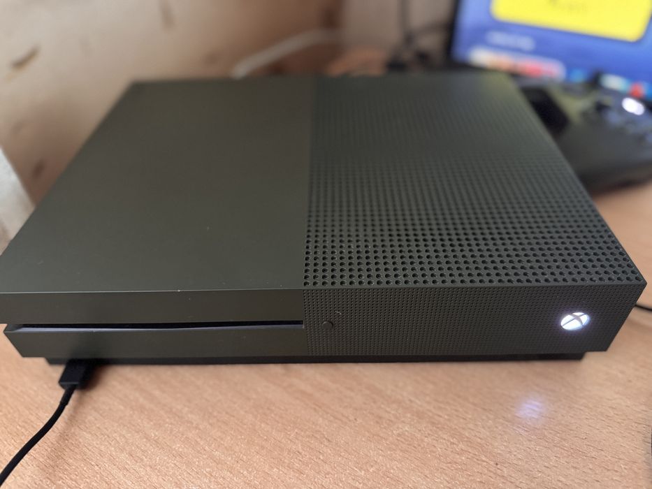 Продавам Xbox one s 1T
