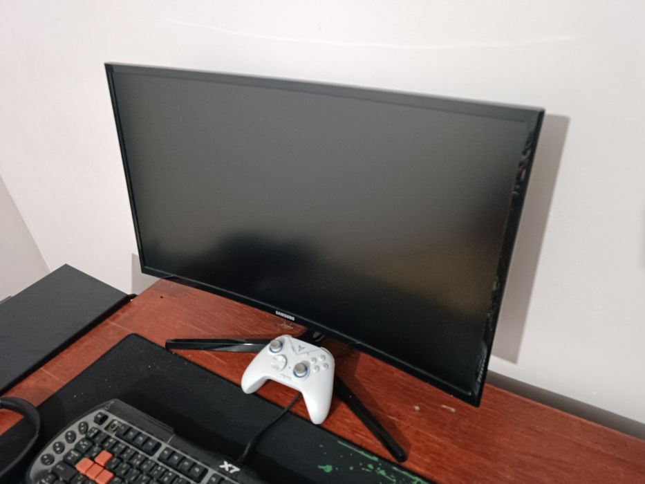 Манитор Samsung 27 curved
