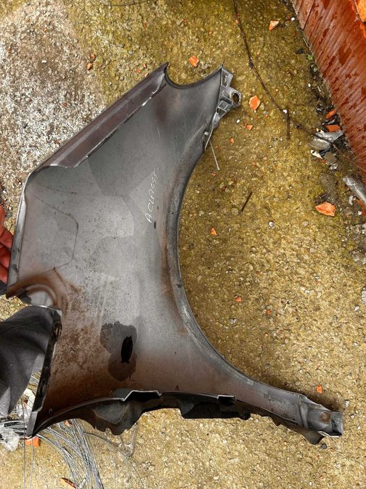 Mercedes A-class Aripii si aparatore gri