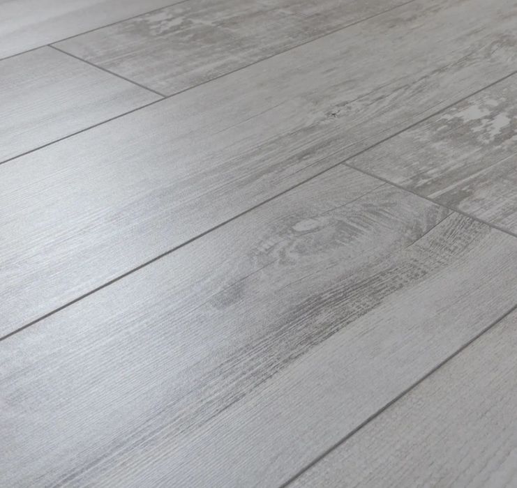 Продам ломинат 33 класса с фаской