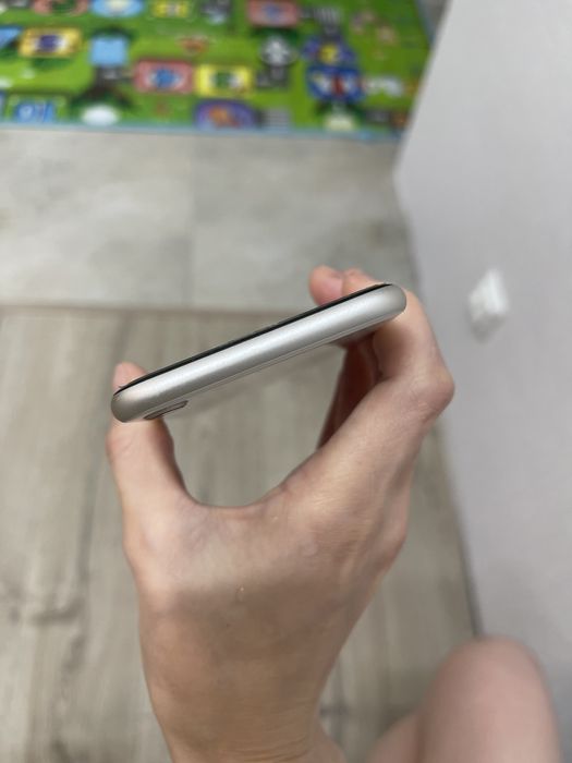Продам iphone se 64 gb