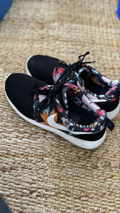 Sneakers adidsi desebiti Nike