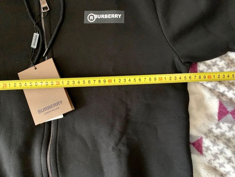 Vând hanorac/ hoodie nou, cu etichetă, marca Burberry